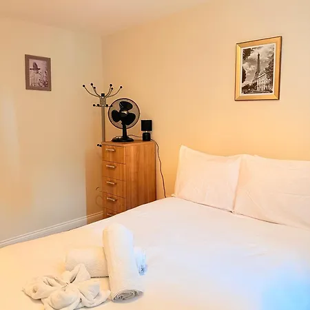 Apartment Garth House, 66 Clarence Street,