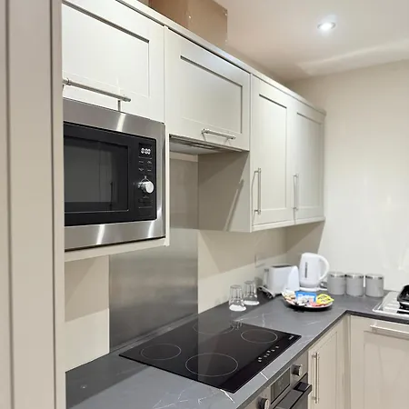Apartment Garth House, 66 Clarence Street, *