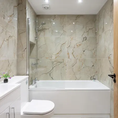 Apartament Garth House, 66 Clarence Street,