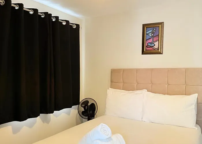 Garth House, 66 Clarence Street, * ヨーク