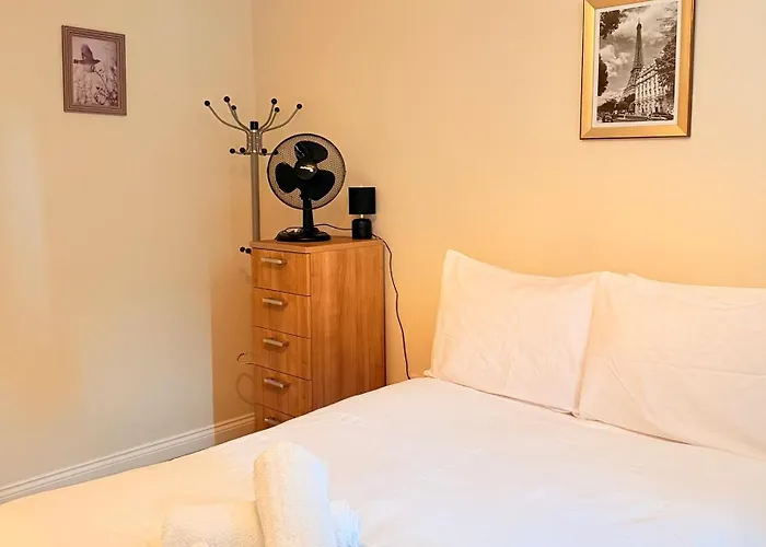 アパート Garth House, 66 Clarence Street,