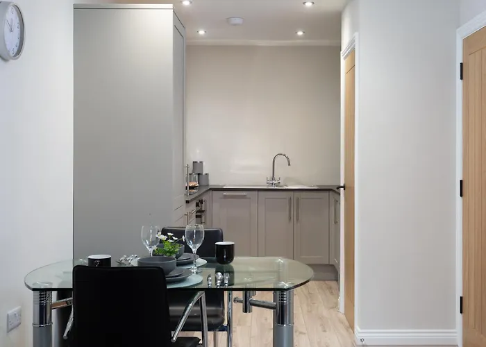 Garth House, 66 Clarence Street, アパート *