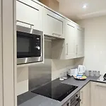 Apartmán Garth House, 66 Clarence Street, *