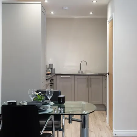 Garth House, 66 Clarence Street, Appartamento *